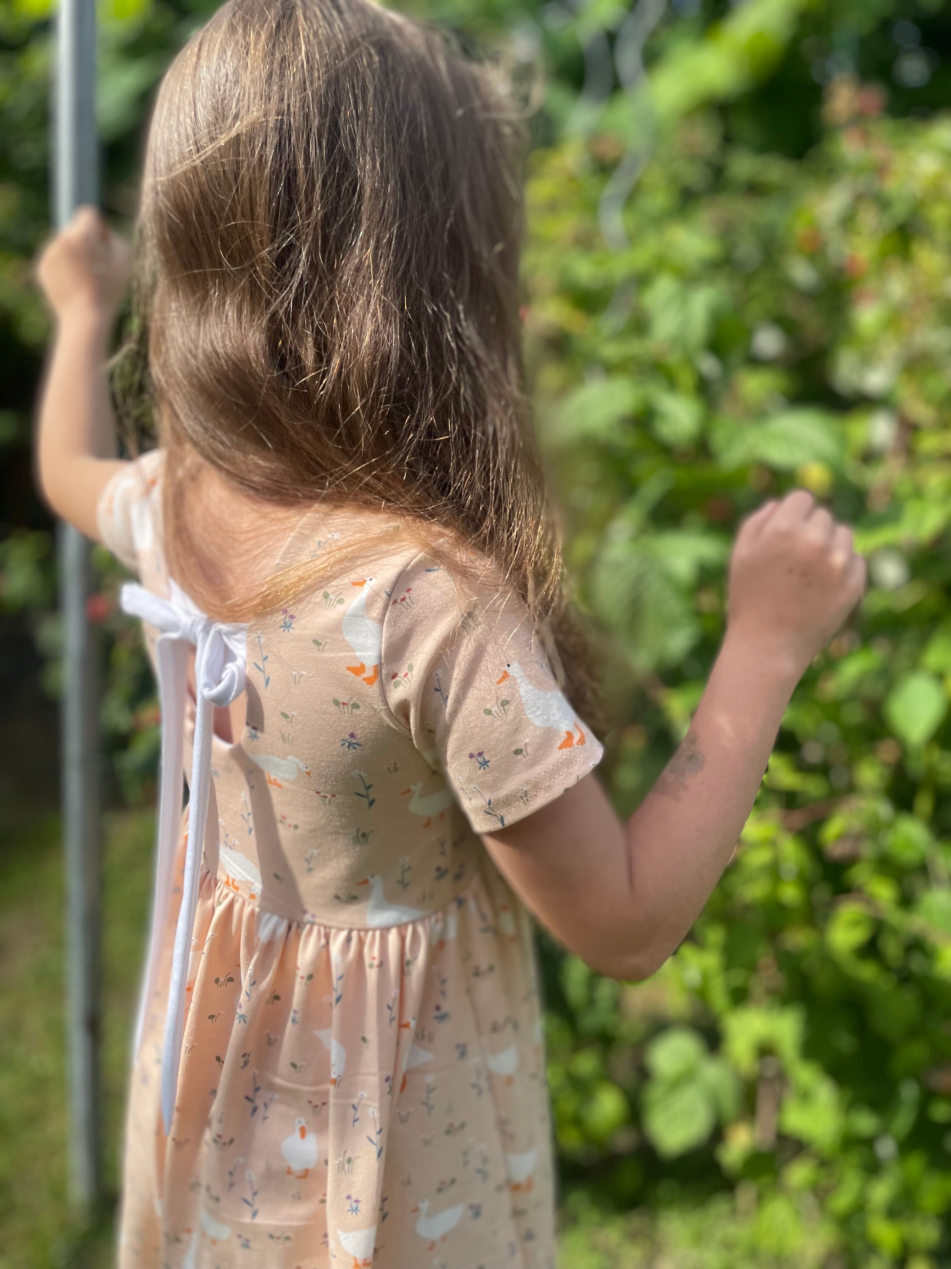 Šaty s odhalenými zády "Kara" 80 - 134- PDF střih