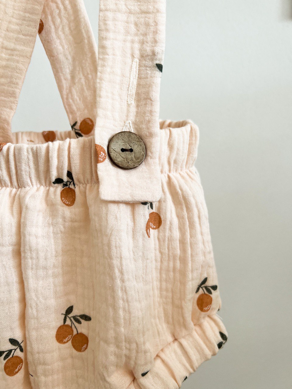 PDF střih na dětské šortky s laclem na knoflíčky "Joss"