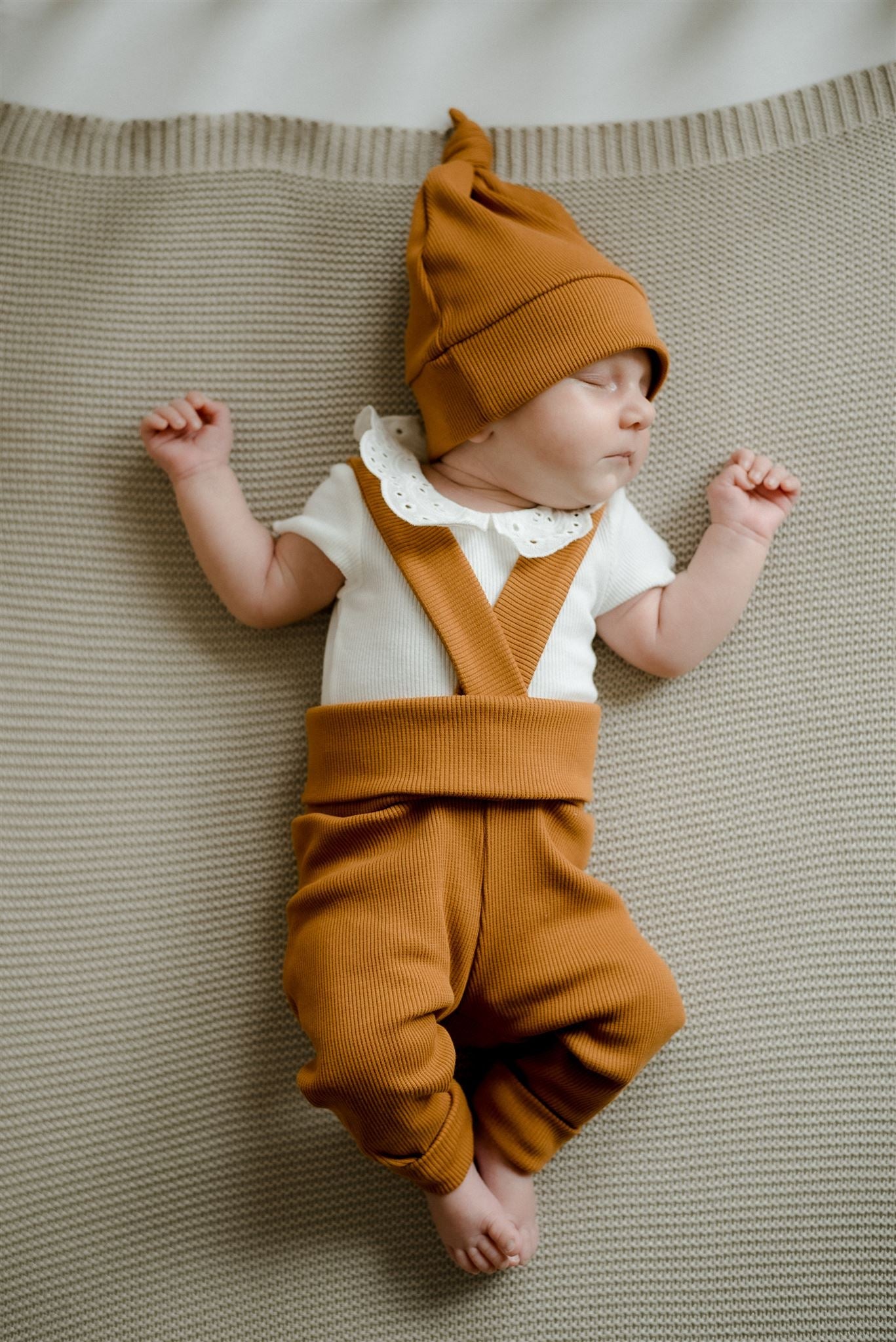 Střih na čepičku pro miminko s uzlíky "Mike" 0 - 2 roky - Šibabi.cz