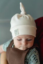 Střih na čepičku pro miminko s uzlíky "Mike" 0 - 2 roky - Šibabi.cz