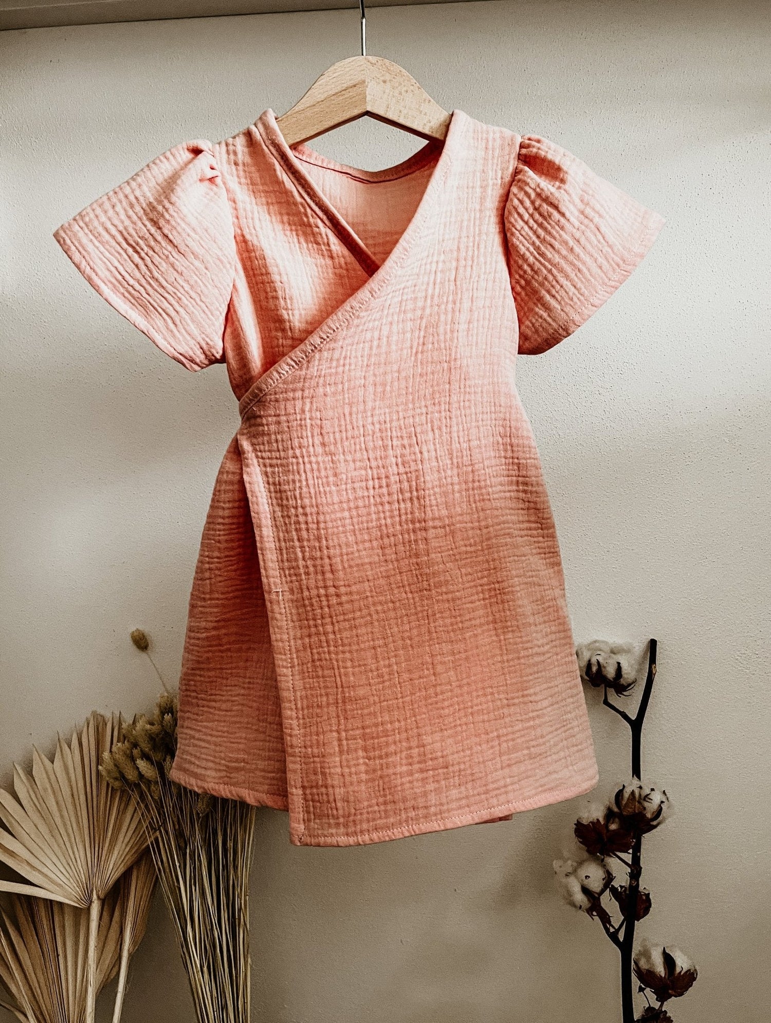 Střih na zavinovací dětské šaty " Chloe" - 56 - 140 - Šibabi.cz